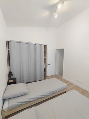 2 bedrooms, iron/ironing board, Internet, bed sheets