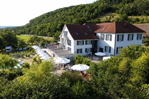 Unclassified image, 4 of 41, button