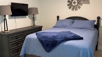 1 dormitorio, tabla de planchar con plancha, wifi y ropa de cama