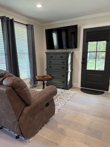 Charming cottage with a peaceful setting in lovely Dothan