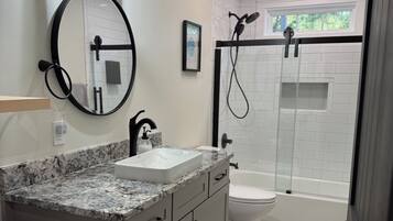 Toallas, jabón, papel higiénico