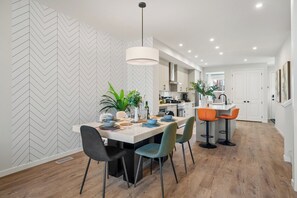 Dining - New Modern 5BR|3.5BA|2 Living Rms|2Full Kitchen|Arcade Games|near Banff|Sleep10 (Calgary)