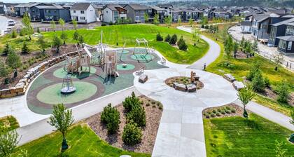 New Modern 5BR|3.5BA|2 Living Rms|2Full Kitchen|Arcade Games|near Banff|Sleep10