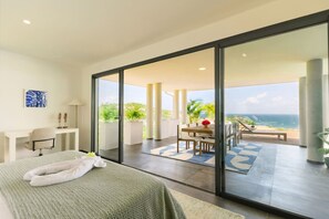 4 bedrooms, in-room safe, desk, iron/ironing board