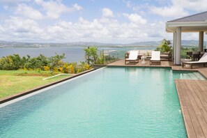 Pool - Amara 3 - A luxury villa with an incredible view (Les Trois-Îlets)