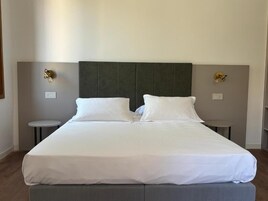 In-room safe, free WiFi