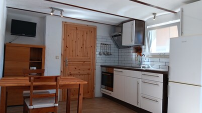 Vacation apartment, small, cozy, quiet apartment converted in country house style 