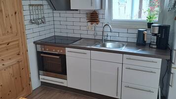 Køleskab, ovn, kogeplade, opvaskemaskine