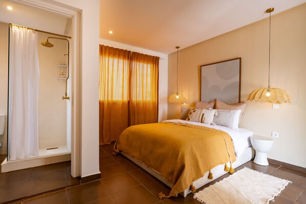 5 Schlafzimmer, Bügeleisen/Bügelbrett, WLAN, Bettwäsche
