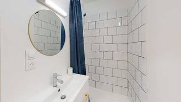 Apartment | Bathroom