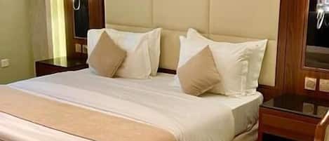 Caja de seguridad en la habitación y cortinas blackout