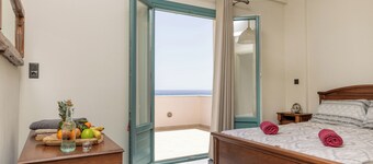 Agios Ioannis 2BR Apartment with Sea View