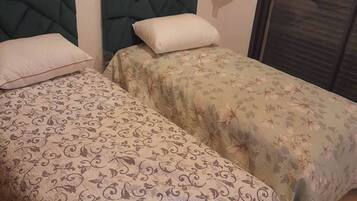 2 dormitorios, tabla de planchar con plancha, wifi y ropa de cama