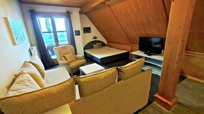 Fernseher, Tischfußball, Tischtennisplatte