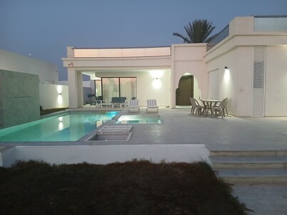 Dream villa in DJERBA with pool and jacuzzi 5min from the sea and city center