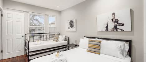 2 bedrooms, iron/ironing board, free WiFi, bed sheets