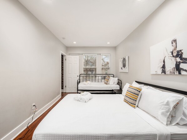 2 chambres, fer et planche à repasser, Wi-Fi gratuit, draps fournis