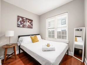 2 bedrooms, iron/ironing board, free WiFi, bed sheets