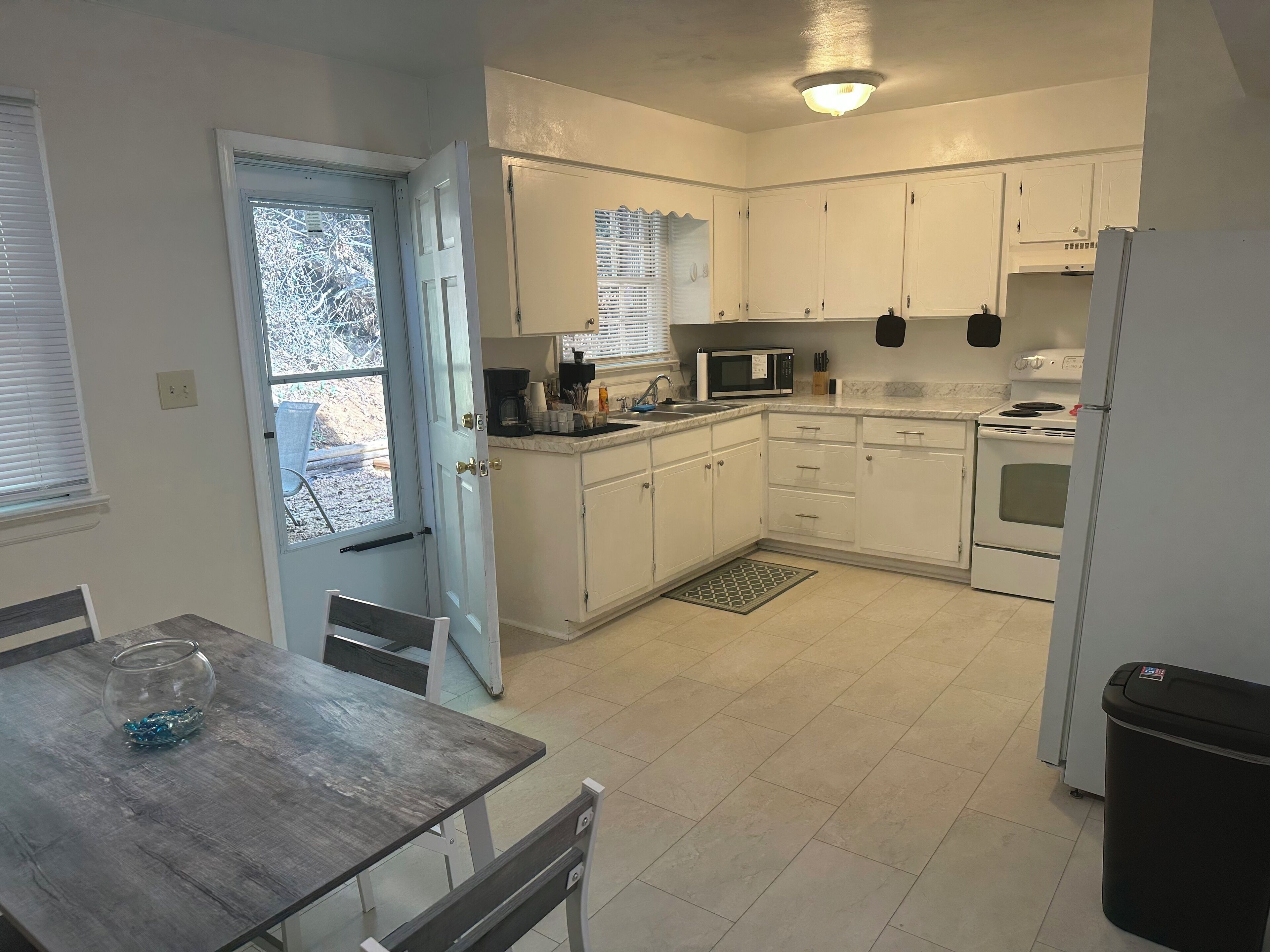 Refrigerador, microondas, horno, placa de cocina