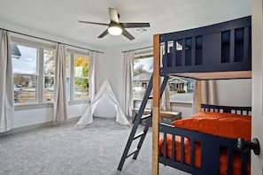 3 bedrooms, internet, bed sheets