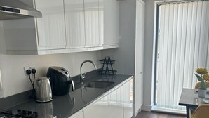 Unclassified image, 2 of 20, button - London Luxe Apartment With 3 Bedrooms (London)