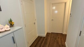 Unclassified image, 3 of 20, button - London Luxe Apartment With 3 Bedrooms (London)