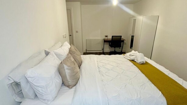 Unclassified image, 1 of 20, button - London Luxe Apartment With 3 Bedrooms (London)
