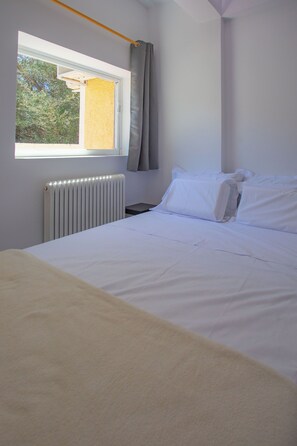 3 bedrooms, iron/ironing board, Internet, bed sheets