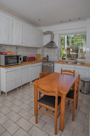 Microwave, dishwasher