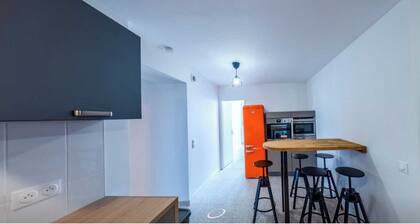 Private Room in a Shared Flat - Lyon 8