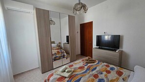 2 chambres, fer et planche à repasser, Wi-Fi, draps fournis