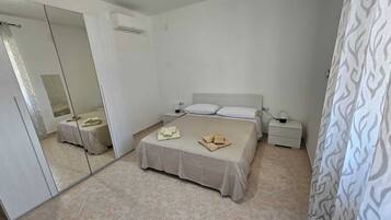 2 chambres, fer et planche Ă  repasser, Wi-Fi, draps fournis