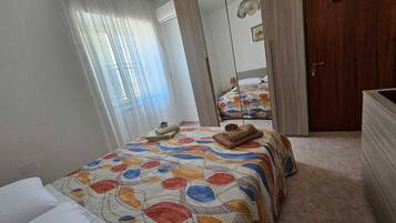 Iron/ironing board, WiFi, bed sheets