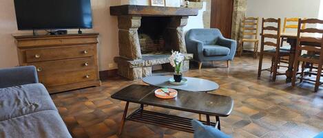 Televisor intel·ligent i llibres