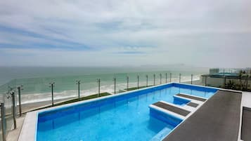 Piscina en la azotea