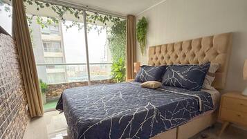 Cortinas blackout, tabla de planchar con plancha y wifi gratis