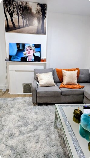 Smart TV - Getaway 2bed 1 bath minutes from art museum , Philly zoo Temple and Downtown (Philadelphia)