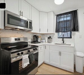 Fridge, microwave, oven, stovetop - Getaway 2bed 1 bath minutes from art museum , Philly zoo Temple and Downtown (Philadelphia)