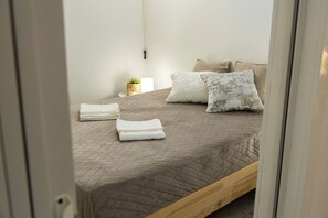4 habitaciones, tabla de planchar con plancha, wifi y ropa de cama 