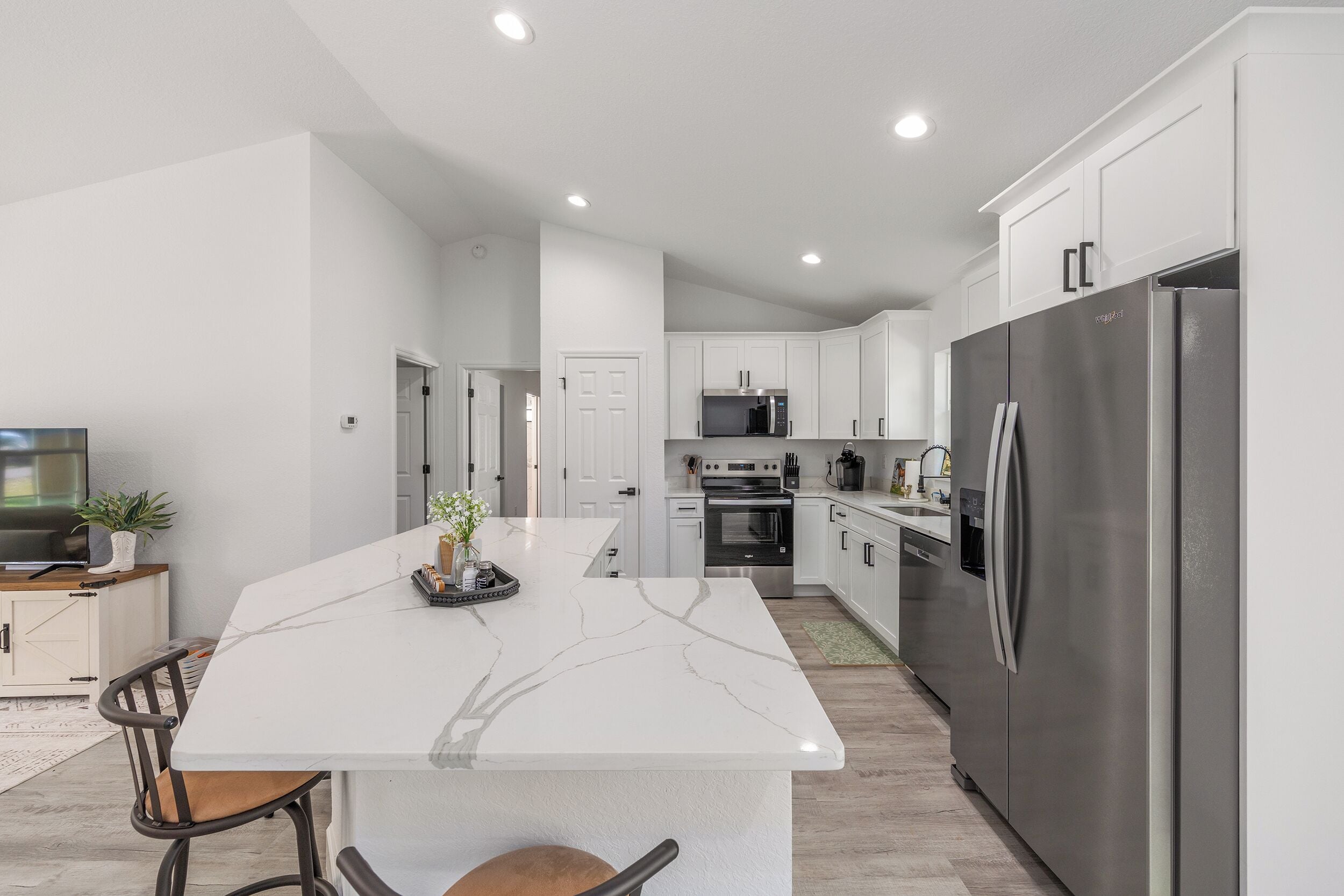 Microondas, horno, parrilla de estufa y lavavajillas 