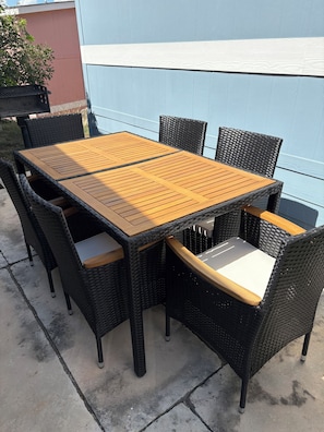 Outdoor dining