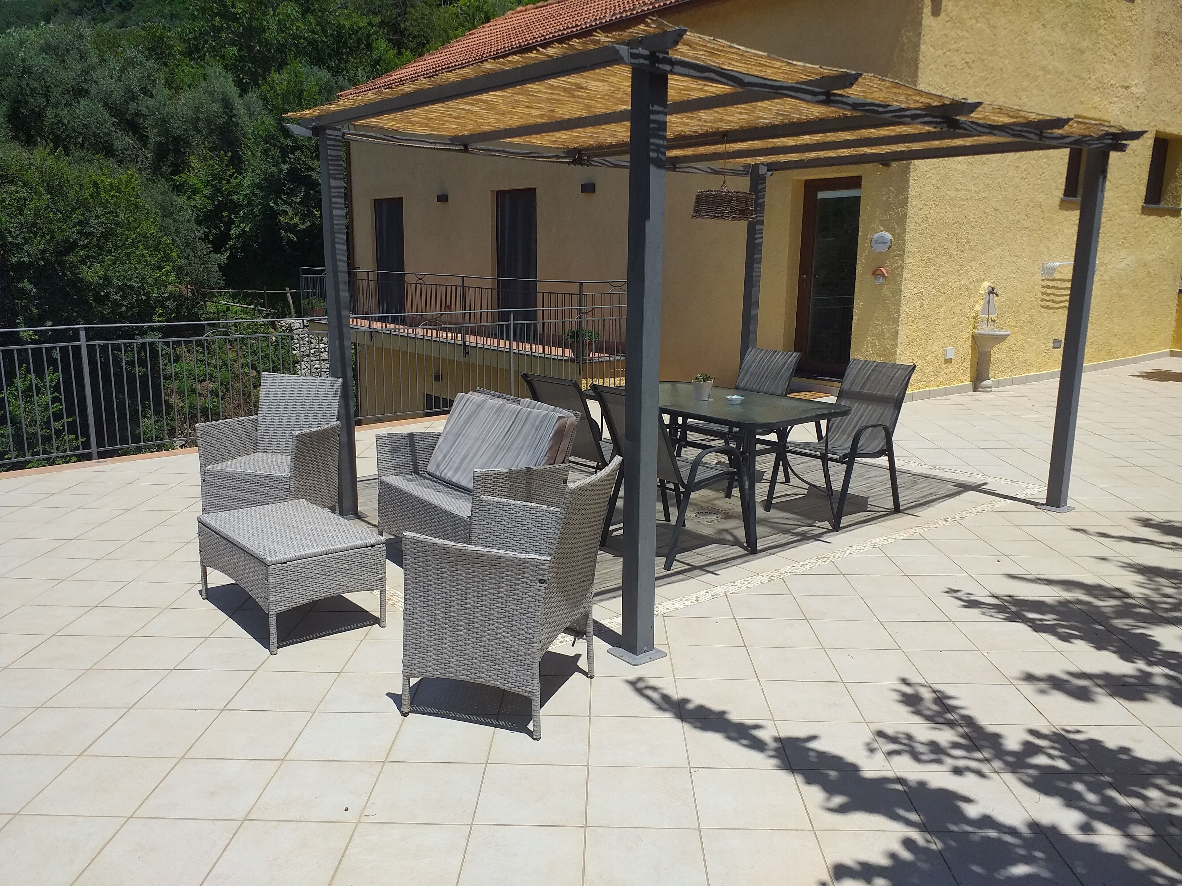 Lantana | ลานระเบียง/นอกชาน