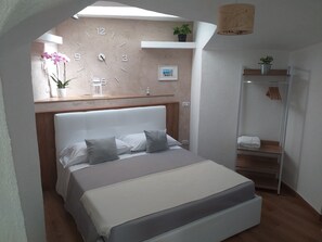 Ortensia | Két bảo mật tại phòng, bàn, màn/rèm cản sáng, phòng cách âm