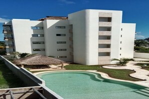 Outdoor pool - Create Memories: Apartment with Ocean Views, Sunsets, and Rooftop! (Chicxulub)