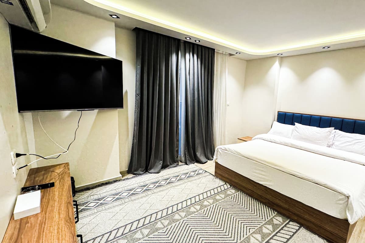 In-room safe, desk, iron/ironing board, free WiFi