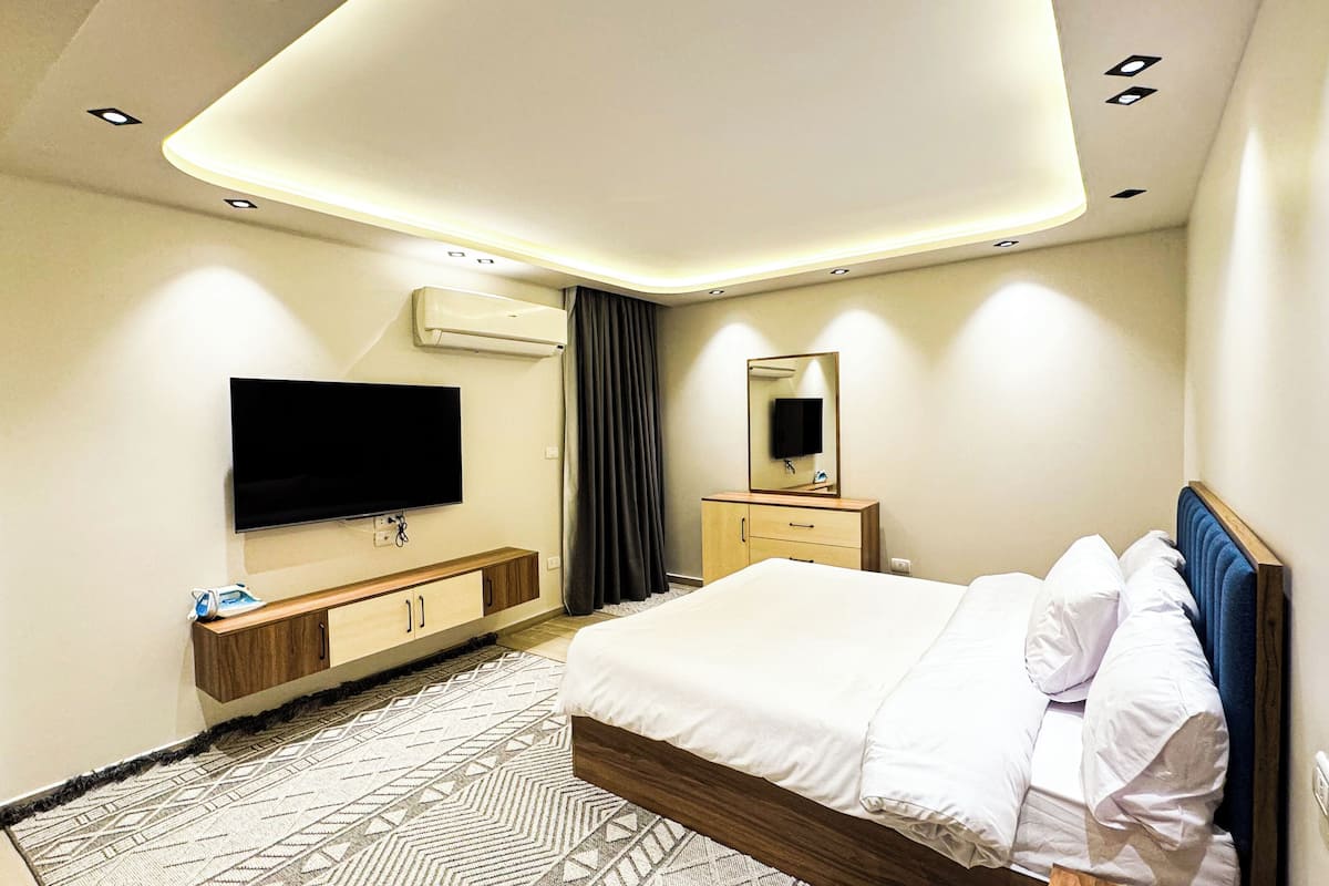 In-room safe, desk, iron/ironing board, free WiFi