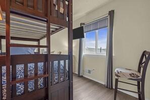 2 bedrooms, desk, iron/ironing board, WiFi