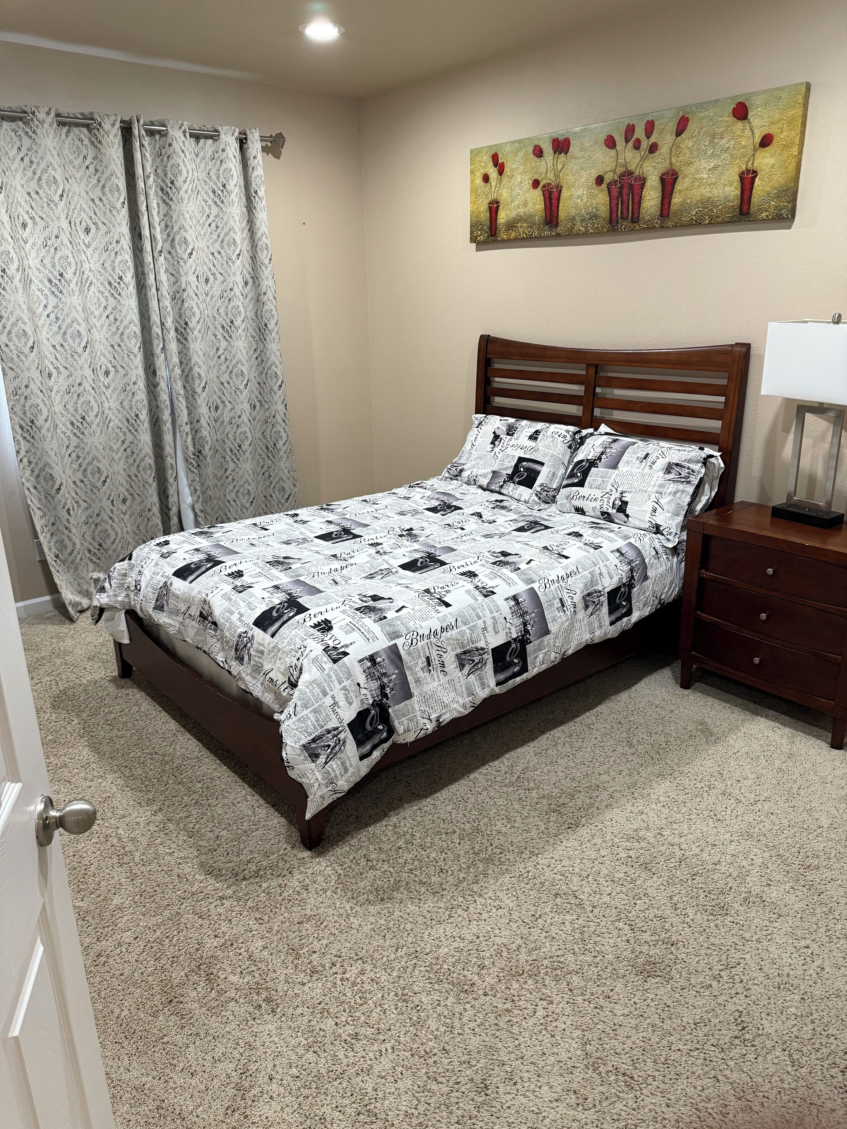 2 عدّة غرف نوم ومكواة/لوح كي وخدمة الإنترنت وملاءات أسرّة