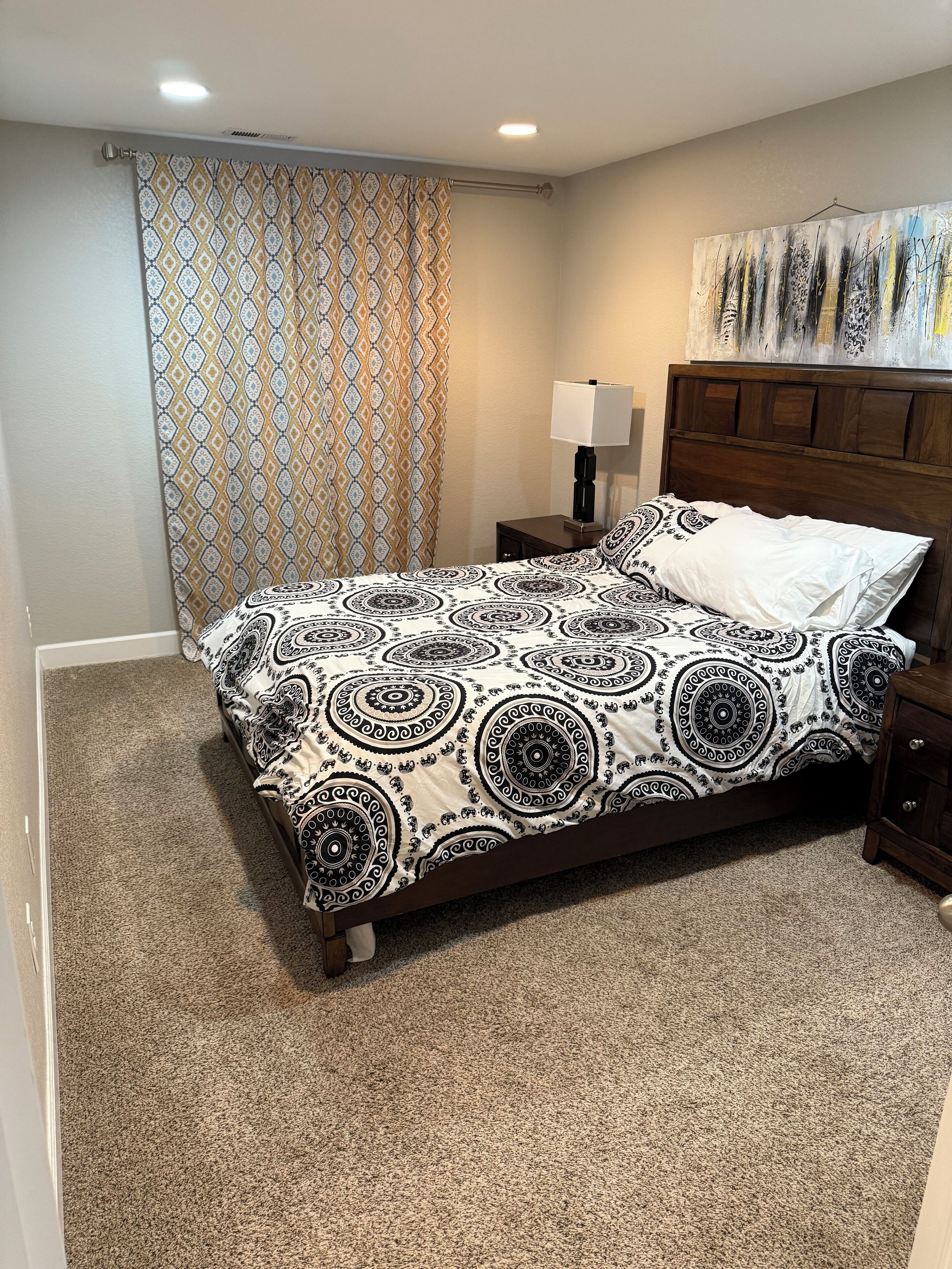 2 bedrooms, iron/ironing board, internet, bed sheets