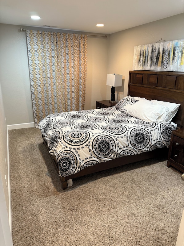 2 bedrooms, iron/ironing board, Internet, bed sheets